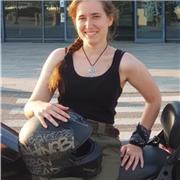 Ragazza liceale offre ripetizioni per le seguenti materie: scienze umane, filosofia, storia, chimica, latino, letteratura